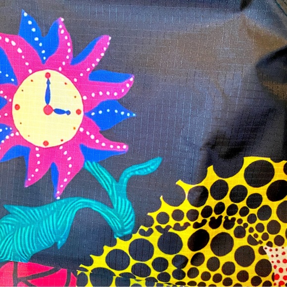 YAYOI KUSAMA LARGE COLORFUL SHOPPER BAG: GIRL LOOKING OUT OF PUMPKIN WINDOW - Picture 5 of 10